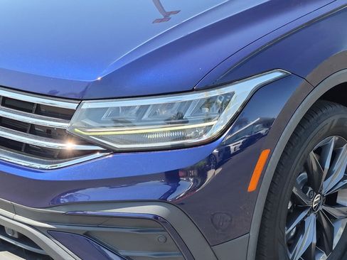 Used 2023 Volkswagen Tiguan SE w/ Panoramic Sunroof Package FWD image 6