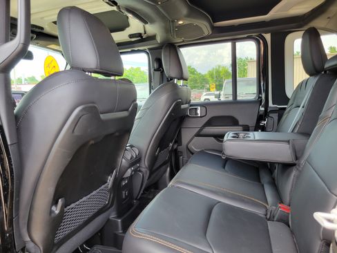 Used 2024 Jeep Wrangler Unlimited Sahara w/ Safety Group AWD/4WD image 18
