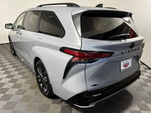 Used 2026 Toyota Sienna XSE FWD image 7