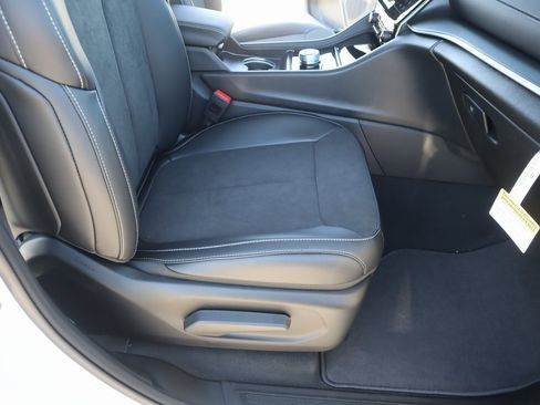 New 2025 Jeep Grand Cherokee Altitude image 13