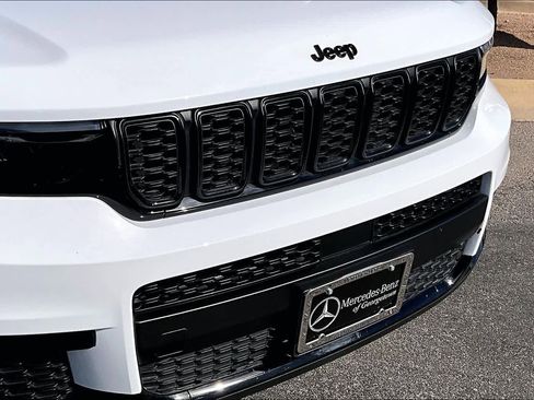 Used 2024 Jeep Grand Cherokee L Laredo image 28