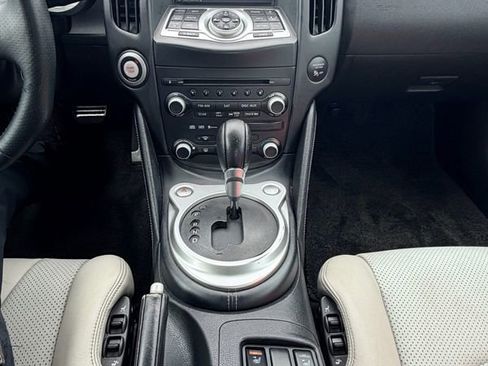 Used 2009 Nissan 370Z Touring w/ Sport Pkg RWD image 27