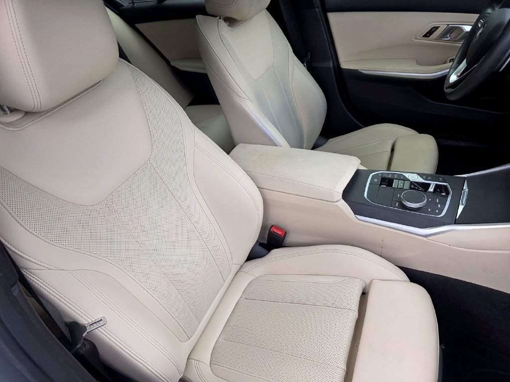 Certified 2024 BMW 330i Sedan w/ Convenience Package RWD image 27