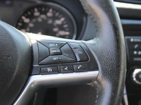 Used 2019 Nissan Rogue SV FWD image 23