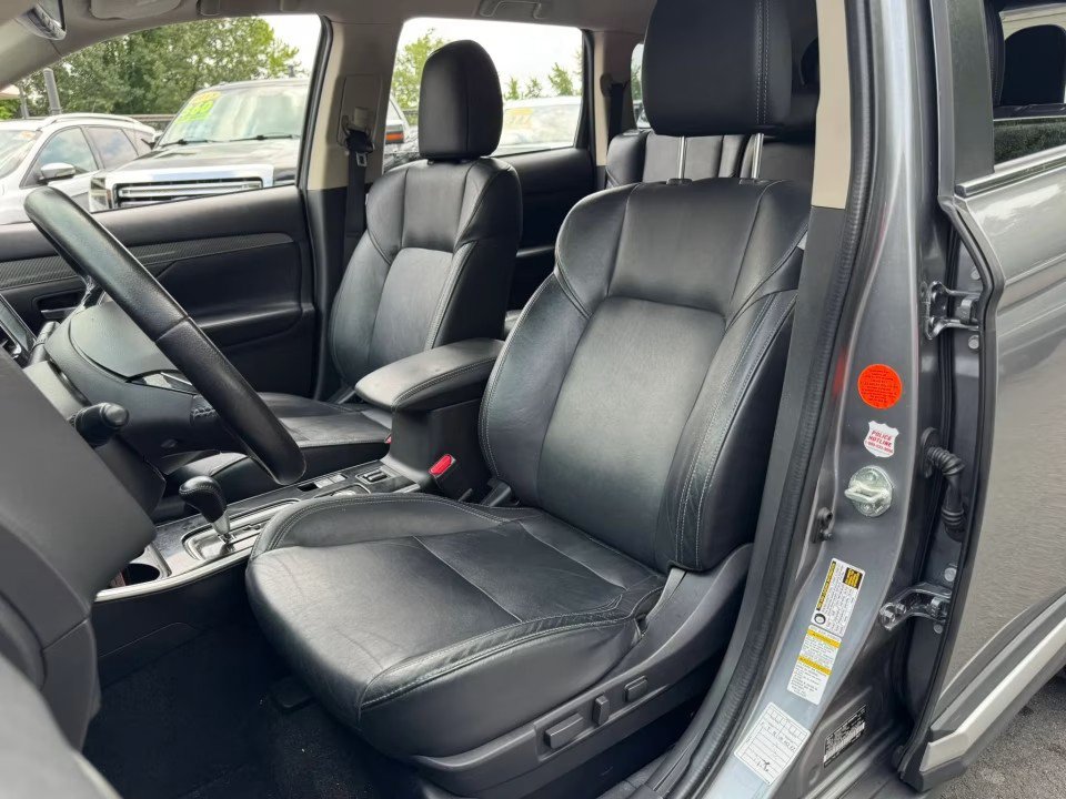 Used 2020 Mitsubishi Outlander SE AWD/4WD image 11