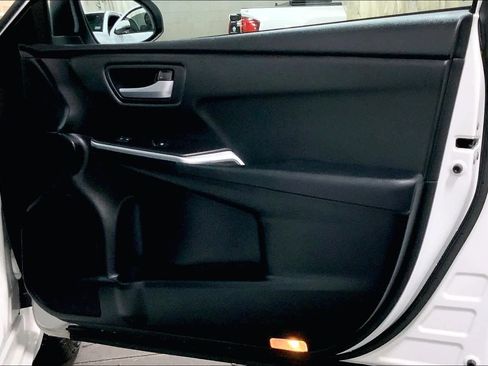 Used 2015 Toyota Camry LE image 21