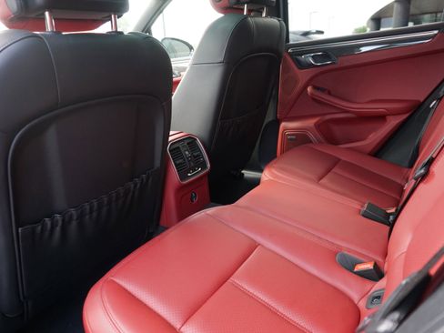 Certified 2023 Porsche Macan S AWD/4WD image 21
