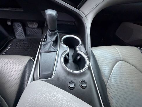 Used 2021 Toyota Camry LE image 9