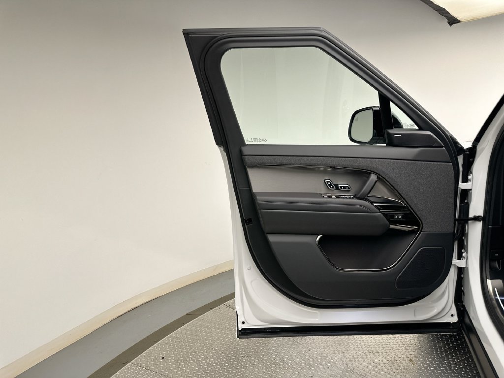 New 2027 Land Rover Range Rover Sport Dynamic SE AWD/4WD image 9