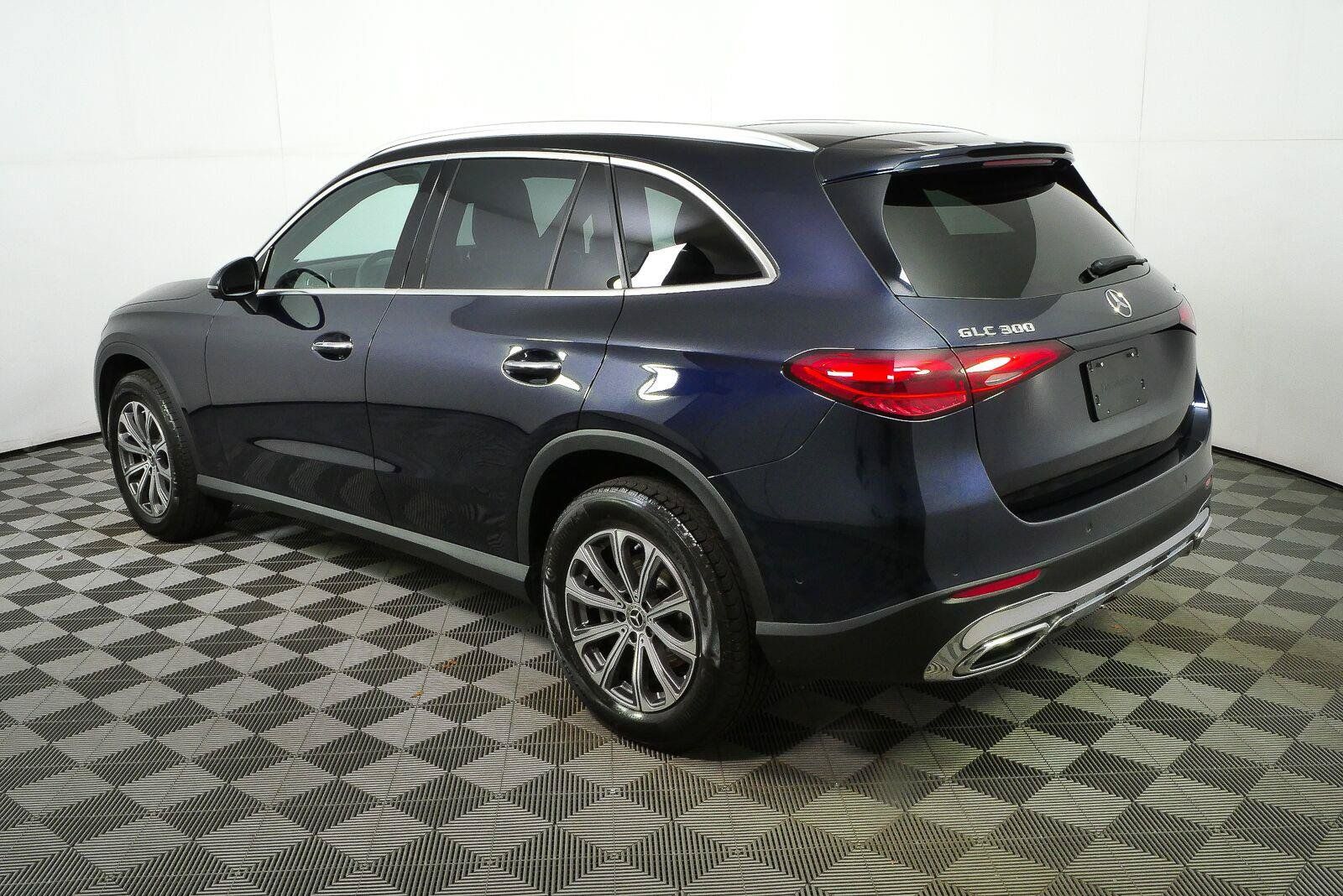 Used 2024 Mercedes-Benz GLC 300 4MATIC image 26