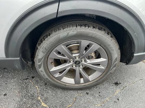 Used 2023 Ford Explorer XLT w/ Equipment Group 202A RWD image 32