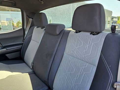 Used 2020 Toyota Tacoma TRD Off-Road w/ Technology Package image 11