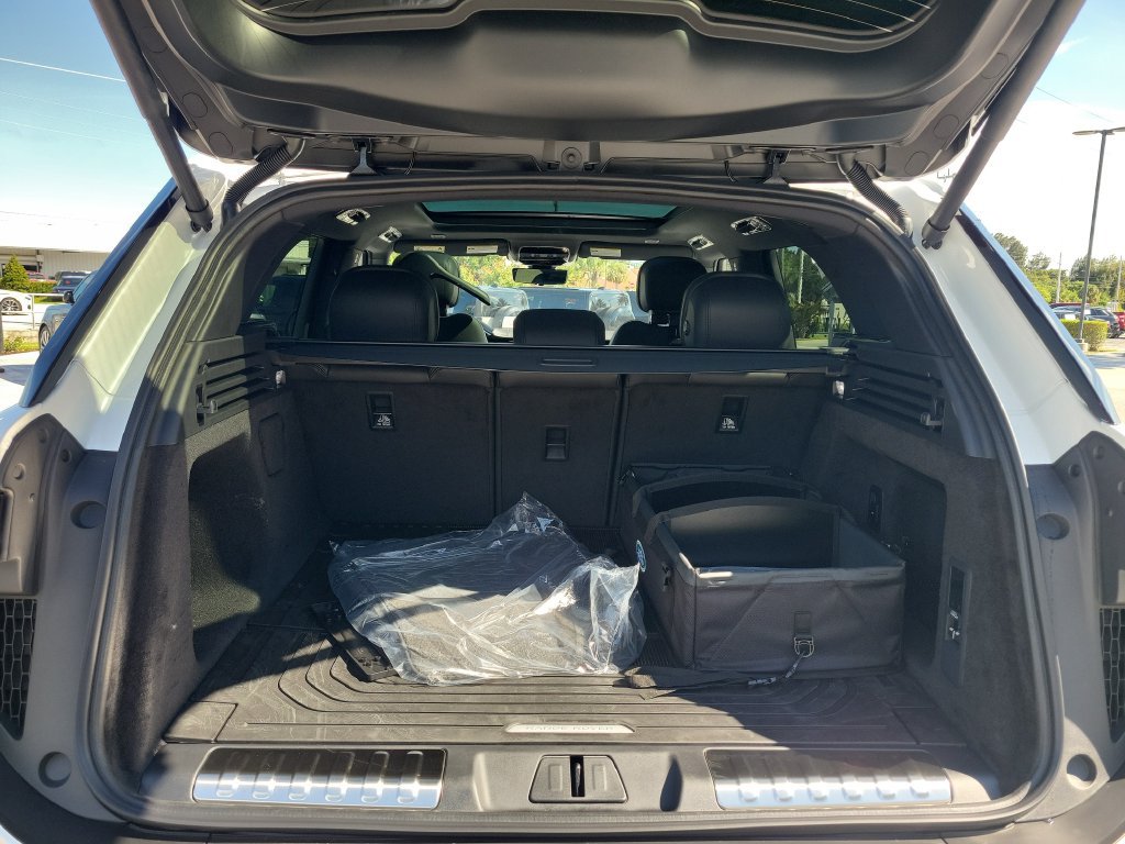 New 2027 Land Rover Range Rover Sport Dynamic SE AWD/4WD image 11