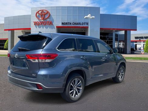 Used 2017 Toyota Highlander XLE FWD image 7