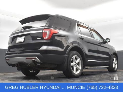 Used 2017 Ford Explorer XLT w/ Equipment Group 202A AWD/4WD image 17