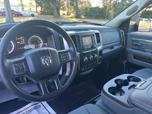 Used 2017 RAM 1500 Classic SLT image 10