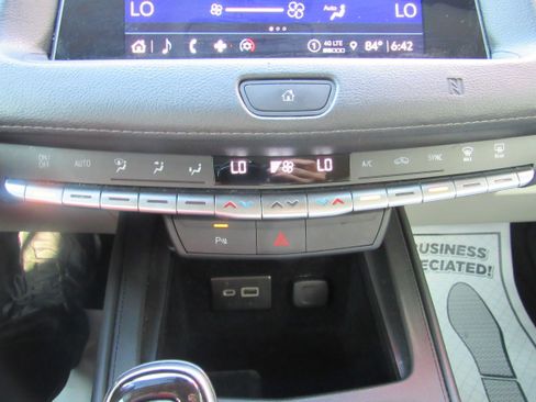 Used 2021 Cadillac XT4 Premium Luxury FWD image 20
