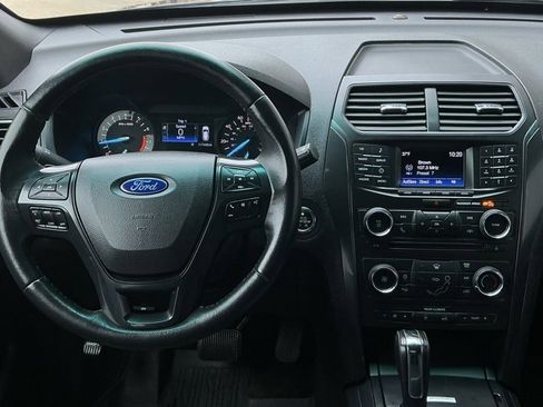 Used 2016 Ford Explorer XLT image 10