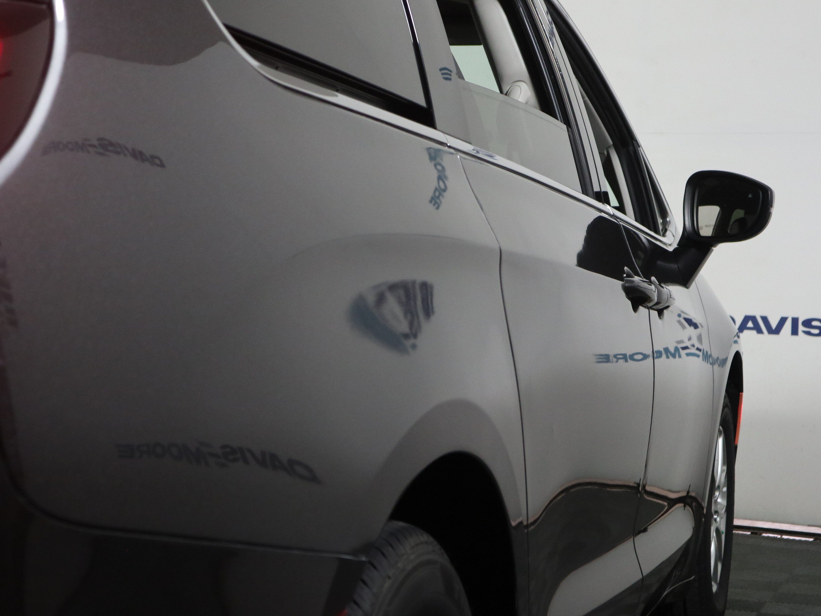 Used 2023 Chrysler Pacifica Touring-L FWD image 5