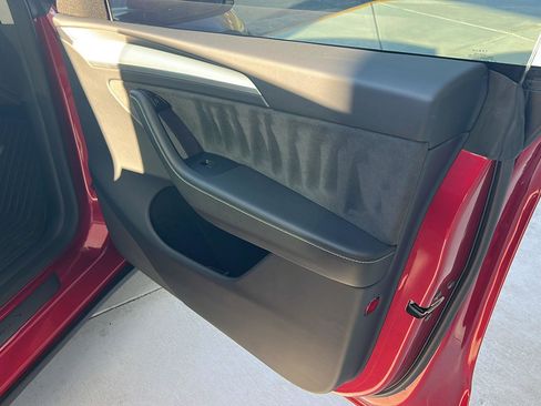 Used 2024 Tesla Model Y Long Range image 14