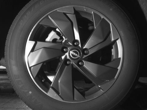 Used 2025 Nissan Rogue SV image 15