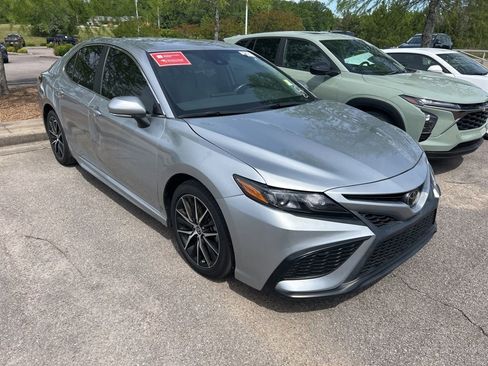Used 2023 Toyota Camry SE FWD image 3