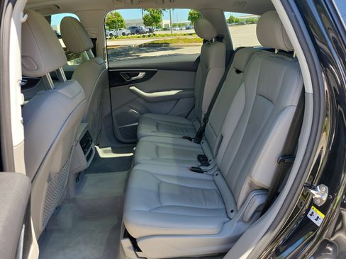 Used 2021 Audi Q7 3.0T Premium Plus w/ Premium Plus Package AWD/4WD image 17