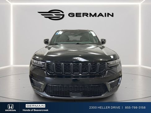 Used 2025 Jeep Grand Cherokee Altitude AWD/4WD image 3
