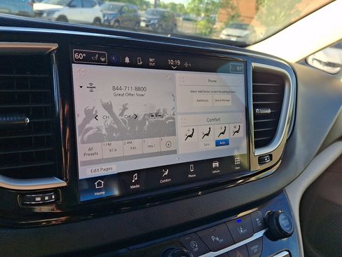 Used 2023 Chrysler Pacifica Touring-L FWD image 27