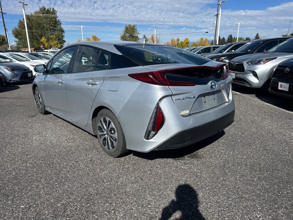 Used 2021 Toyota Prius Prime LE FWD image 3