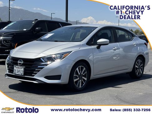Used 2024 Nissan Versa SV FWD image 3
