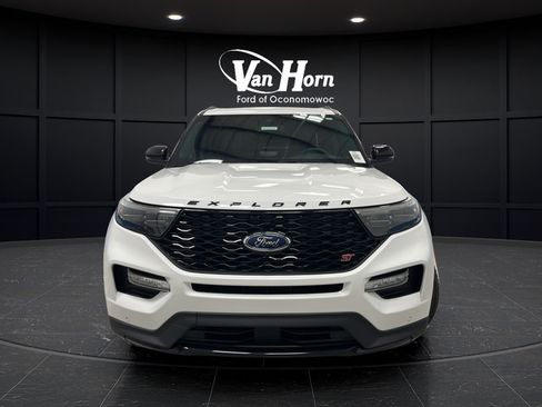 Used 2023 Ford Explorer ST w/ Technology Package AWD/4WD image 3