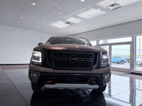 Used 2021 Nissan Titan PRO-4X w/ Pro-4x Utility Package AWD/4WD image 16