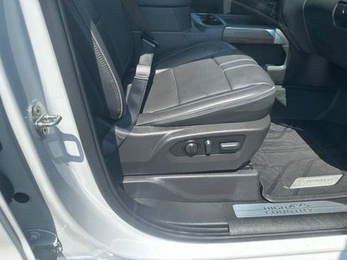 Used 2022 Chevrolet Silverado 1500 High Country w/ Technology Package AWD/4WD image 32