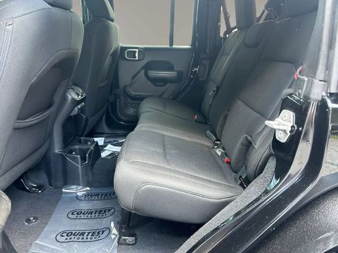 Used 2018 Jeep Wrangler Unlimited Sport S AWD/4WD image 14