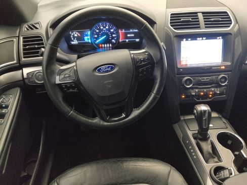 Used 2018 Ford Explorer XLT w/ Equipment Group 202A FWD image 22
