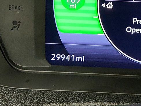 Used 2022 Chevrolet Bolt EUV LT w/ Convenience Package image 14