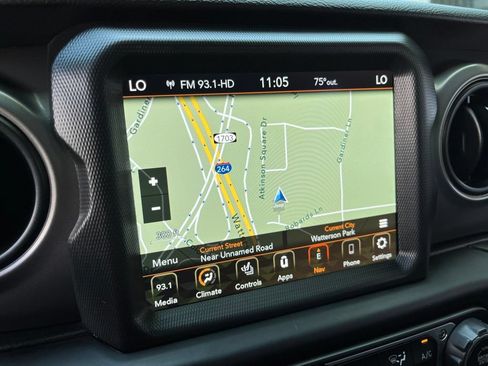 Used 2022 Jeep Wrangler Unlimited Sport AWD/4WD image 3