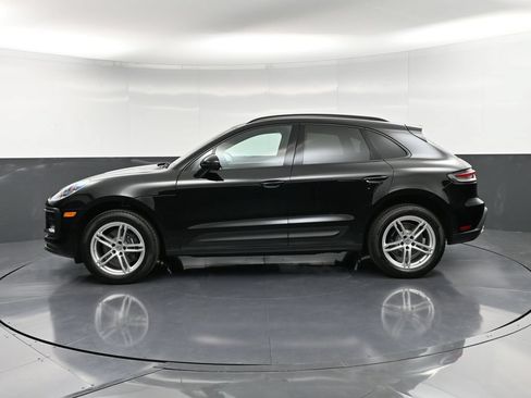 Certified 2026 Porsche Macan AWD/4WD image 2