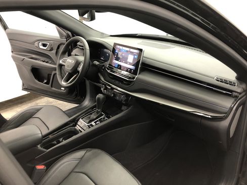 Certified 2025 Jeep Compass Limited w/ Driver Assist Group I image 18