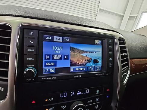 Used 2011 Jeep Grand Cherokee Limited w/ Luxury Group II image 14