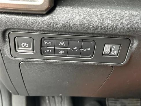 Used 2025 GMC Hummer EV 2X AWD/4WD image 26