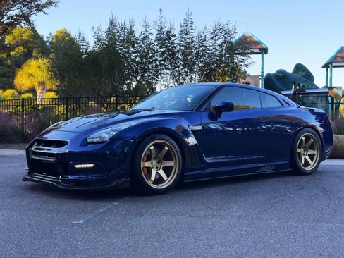 Used 2014 Nissan GT-R Premium image 2