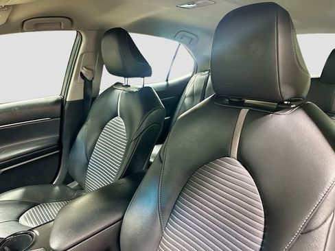 Used 2018 Toyota Camry SE FWD image 20
