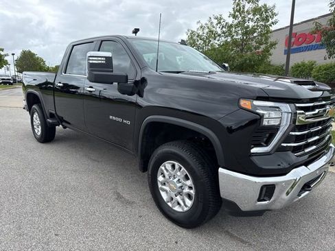 Used 2025 Chevrolet Silverado 2500 LTZ w/ LTZ Plus Package image 2
