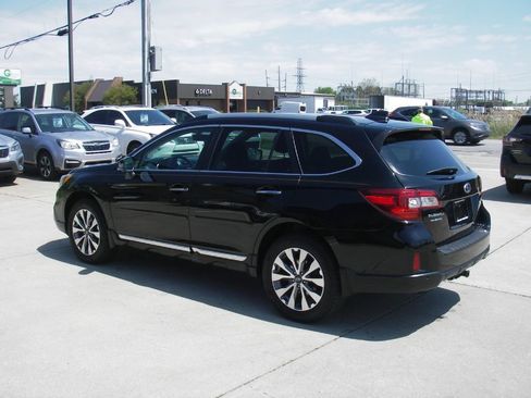 Used 2017 Subaru Outback 2.5i Touring w/ Popular Package #5A AWD/4WD image 9