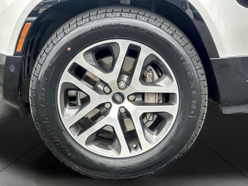 Used 2024 Land Rover Defender 110 X-Dynamic SE AWD/4WD image 26