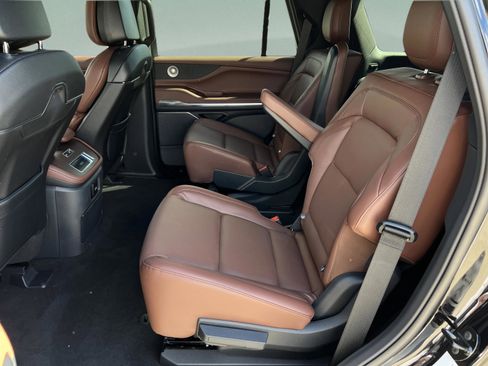 New 2025 Lincoln Navigator Reserve image 25