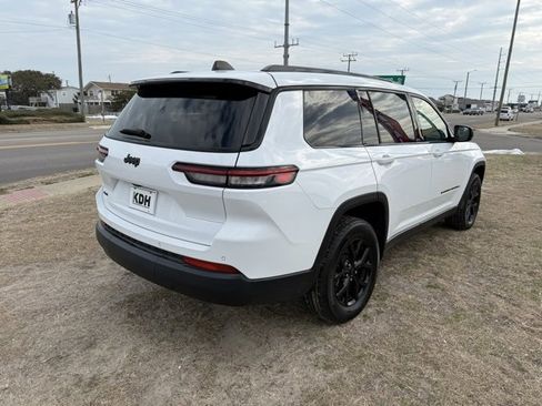 Used 2024 Jeep Grand Cherokee L Laredo image 7