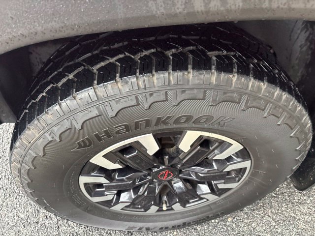 Used 2022 Nissan Frontier PRO-4X AWD/4WD image 3
